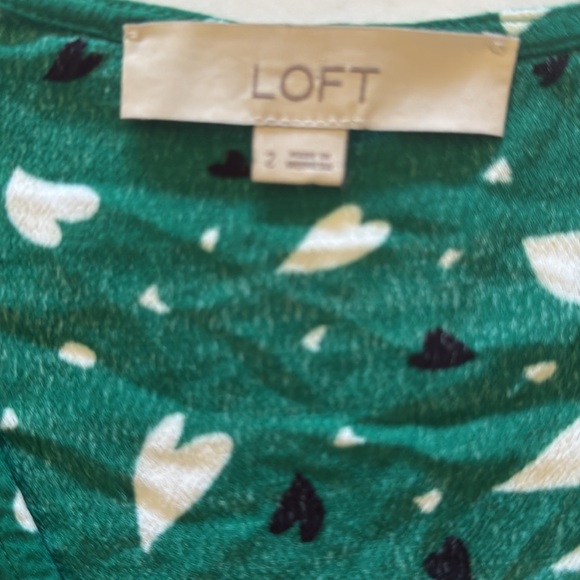 Loft Women’s Heart V- Neck long sleeves Puffed sleeves size 2 - Picture 5 of 14